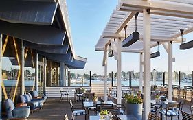 DoubleTree by Hilton Hotel Berkeley Marina